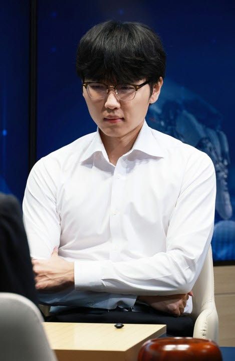 AI 카타고와 대국 펼치는 신진서. 사진=연합뉴스