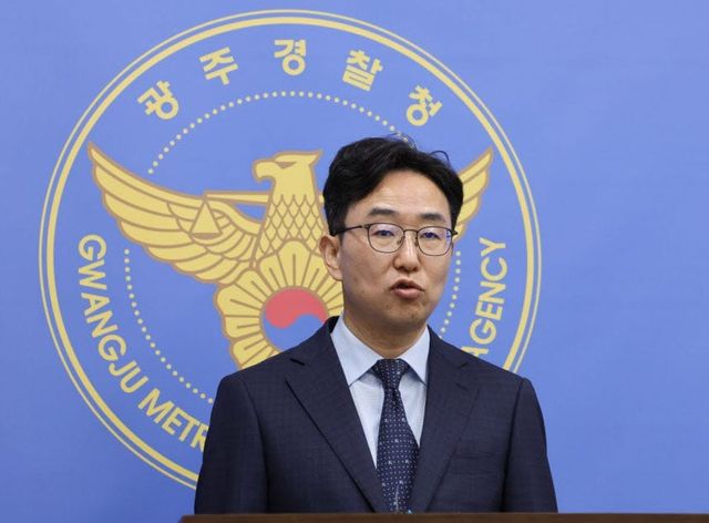 지난 15일 광주경찰청 기자실에서 경찰청 국가수사본부 특별수사단이 장윤기 사건을 둘러싸고 불거진 증거인멸·유착 등 의혹에 대한 중간 수사 결과를 발표하고 있다. (사진=연합뉴스)