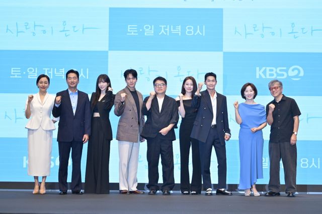왼쪽부터 진경, 류승수, 안희연, 하석진, 홍석구 PD, 박유나, 배정남, 윤유선, 권해효(사진=KBS)