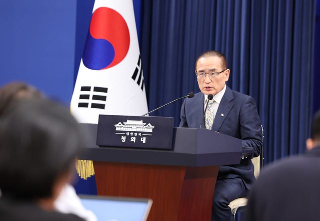 안보실장, 이재명 대통령 미국 및 남미 순방 사전 브리핑_(서울=연합뉴스) 김도훈 기자 = 위성락 국가안보실장이 22일 청와대 춘추관 기자회견장에서 미국 및 남미 순방 관련 사전 브리핑을 하고 있다. 2026.7.22 [청와대통신사진기자단] superdoo82@yna.co.kr