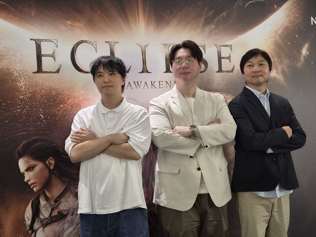 22일 서울에서 신작 MMORPG '이클립스: 더 어웨이크닝' 기자간담회를 열고 핵심 개발 방향과 주요 콘텐츠를 공개했다. 사진은 왼쪽부터 김동혁 엔픽셀 총괄 AD, 이상문 엔픽셀 총괄 PD, 신재익 스마일게이트 이사 (사진=안유리 기자)