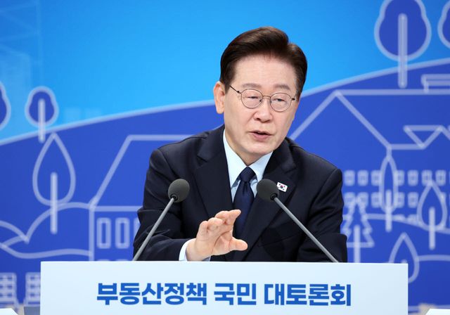 이재명 대통령이 23일 서울 여의도 KBS에서 열린 부동산정책 국민 대토론회에서 발언하고 있다.(사진=연합뉴스)
