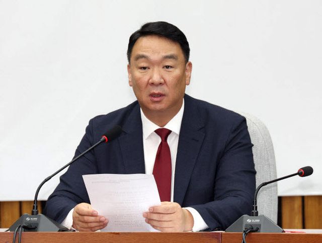 정희용 국민의힘 사무총장이 2일 오전 서울 여의도 국회에서 열린 원내대책회의에서 발언하고 있다. (사진 = 뉴시스)