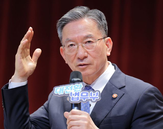 정성호 법무부 장관이 23일 경기 정부과천청사에서 열린 장관과의 토크콘서트에서 발언하고 있다.(사진=연합뉴스)