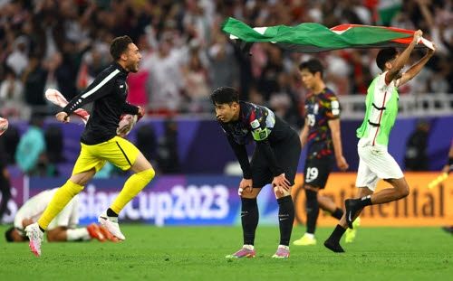 2023 AFC 아시안컵 준결승에서 요르단에 패한 뒤 손흥민이 허탈해 하고 있다. 사진=AFPBB NEWS