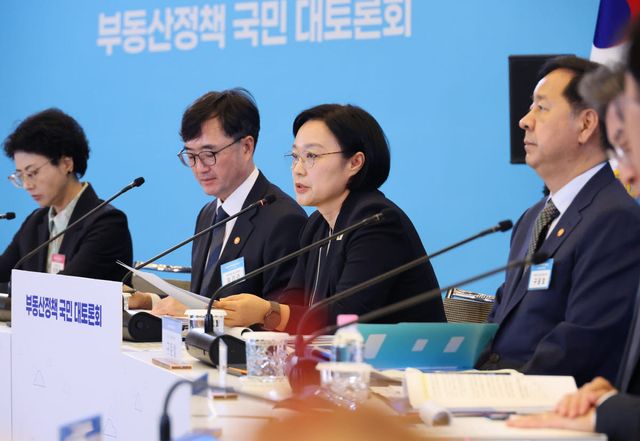한성숙 국무총리가 27일 서울 중구 대한상공회의소 국제회의장에서 열린 부동산정책 국민 대토론회에 참석, 발언하고 있다.(사진=연합뉴스)