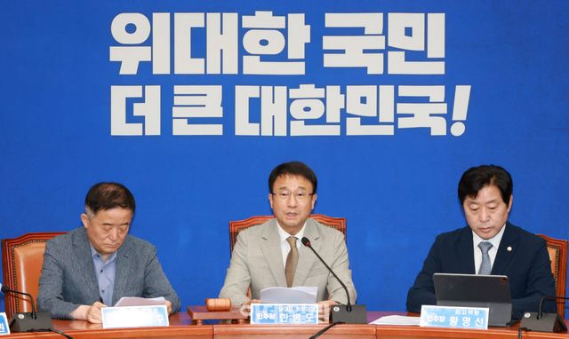 한병도 더불어민주당 당대표 직무대행 겸 원내대표가 27일 서울 여의도 국회에서 열린 최고위원회의에서 모두 발언을 하고 있다.(사진=이데일리 방인권 기자)