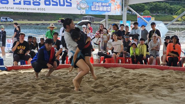 제19회 정남진 장흥 물축제’에서 열린 ‘2026 찾아가는 전통씨름' 행사. 사진=대한씨름협회