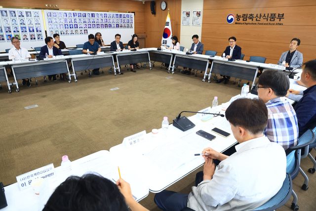 김종구 농림축산식품부 차관이 28일 정부세종청사에서 열린 ‘제4차 여름철 농축산물 수급안정대책반 회의’에서 장마 이후 폭염에 대비한 농축산물 수급 동향과 대응 방안을 점검하고 있다. (사진=농림축산식품부)