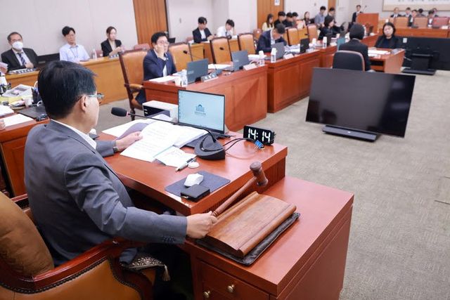 '보완수사권 폐지' 형소법 개정안 심사할 법사위 안건조정위(사진=연합뉴스)