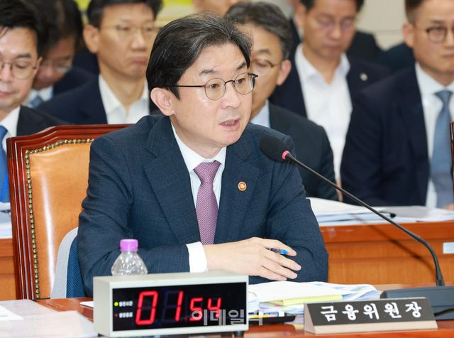 이억원 금융위원장이 29일 서울 여의도 국회에서 열린 정무위원회 전체회의에서 의원들의 질의에 답하고 있다.(이데일리 방인권 기자)