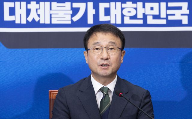 더불어민주당 한병도 당 대표 직무대행 겸 원내대표가 29일 국회에서 열린 최고위원회의에서 발언하고 있다.(사진=연합뉴스)