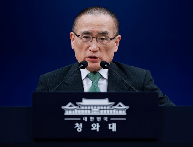 위성락 국가안보실장이 3일 청와대 춘추관 기자회견장에서 이재명 대통령의 북대서양조약기구(NATO·나토) 정상회의 참석 및 몽골 국빈 방문 관련 사전 브리핑을 하고 있다.(사진=연합뉴스)