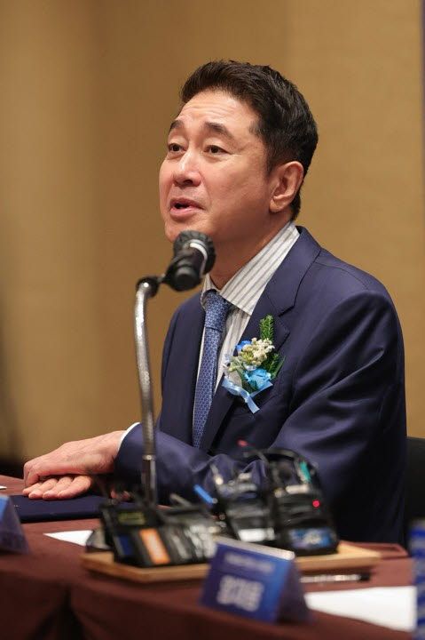 취임 소감 밝히는 이호진 한국배구연맹 신임 총재. 사진=연합뉴스