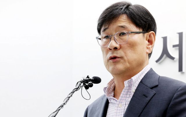 김허중 서울시교육청 체육건강예술교육과장이 배재고 관련 상황에 대해 브리핑을 하고 있다. 사진=연합뉴스