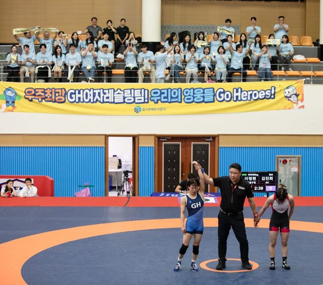 지난 29일 50kg급 경기에서 김진희 선수가 승리하며 금메달을 확보하자, 서포터즈 G0 Heros가 환호를 지르고 있다.(사진=GH)