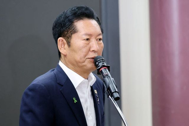 더불어민주당 당 대표 후보인 정청래 의원이 31일 국회 의원회관에서 열린 '검찰 수사권 폐지 이후 피해자 인권 강화 방안' 토론회에서 인사말하고 있다.(사진=연합뉴스)