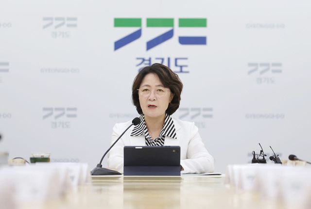 추미애 경기도지사가 31일 경기도청 북부청사에서 진행된 실국 업무보고에서 경기 북동부 발전 전략 및 규제개선 방향 등을 제시하고 있다.(사진=경기도)