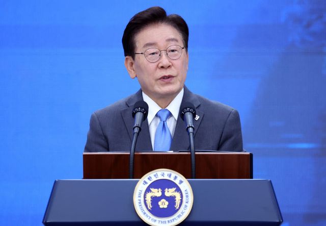 이재명 대통령이 3일 경남 진주시에서 열린 영남권 첨단산업 발전비전 국민보고회에서 축사를 하고 있다.(사진=연합뉴스)