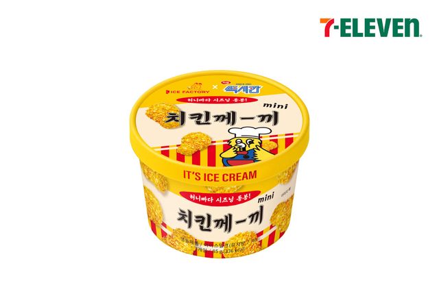 세븐일레븐이 멕시칸치킨과 협업해 내놓은 '치킨께끼아이스'. (사진=세븐일레븐)