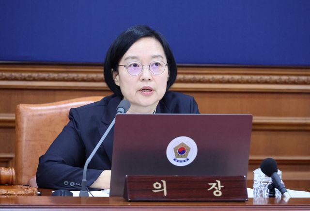 한성숙 국무총리가 7일 서울 종로구 정부서울청사에서 열린 국무회의에서 발언하고 있다.(사진=연합뉴스)