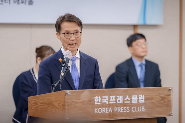 김진오 저출산고령사회위원회 부위원장이 8일 서울 중구 프레스센터에서 열린 기자간담회에서 발언을 하고 있다.(사진=저출산고령사회위원회)