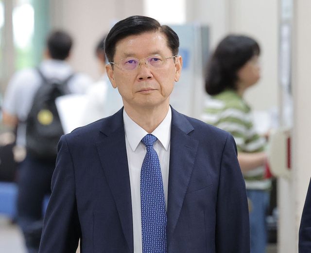 윤석열 전 대통령에 대한 공수처 체포영장 집행을 방해한 혐의로 기소된 박종준 전 경호처장이 9일 서울 서초구 서울중앙지방법원에서 열린 특수공무집행 방해 혐의 등 1심 선고 공판에 출석하고 있다.(사진=연합뉴스)