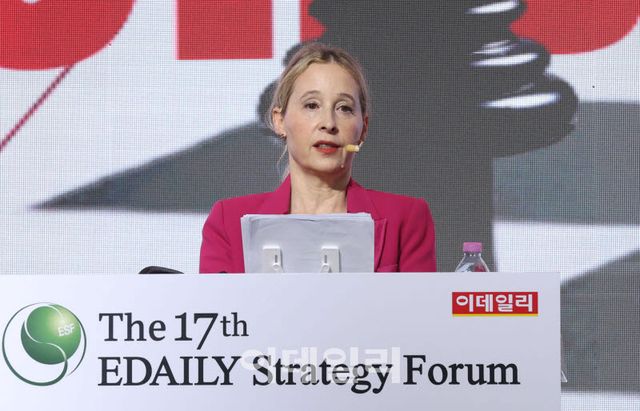 Noreena Hertz, Honorary Professor at the Institute for Global Prosperity, University College London (UCL), delivers her keynote speech on the topic of 