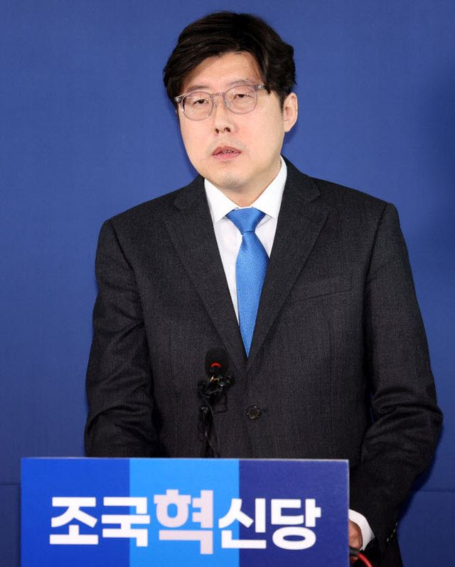 조국혁신당에 입당한 이규원 전 대구지검 부부장검사가 2024년 3월 11일 오전 서울 여의도 조국혁신당 당사에서 열린 전문가 입당식에서 인사말을 하고 있다.(사진=뉴시스)