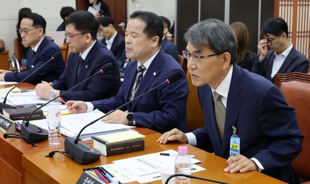노태악 전 중앙선거관리위원장이 10일 국회에서 정회된 '제9회 전국동시지방선거 투표용지 부족 사태 등 국민 참정권 침해 진상규명 및 선거관리 개혁을 위한 국정조사 특별위원회' 제3차 청문회에서 발언하고 있다. (사진=연합뉴스)