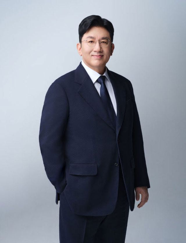방시혁 의장이 주도해 온 하이브의 독자적인 사업 모델인 '멀티 홈, 멀티 장르' 전략이 세계 경영학계의 연구 대상이 되고 있다.(사진=하이브)