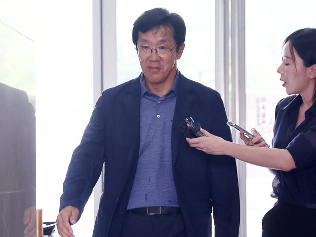 황유성 전 국군방첩사령관(중장)이 참고인 조사를 받기 위해 지난해 8월 30일 서울 서초구 이명현 순직해병 특별검사팀 사무실로 출석하고 있다. (사진=연합뉴스)