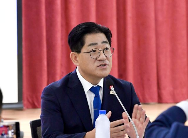 이기형 김포시장이 10일 시청 대회의실에서 기자간담회를 하고 있다. (사진=김포시)