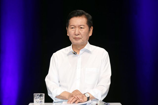 정청래 더불어민주당 당대표 후보가 10일 오후 전남광주 서구 KBC에서 열린 TV 토론회를 준비하고 있다.(사진=연합뉴스)