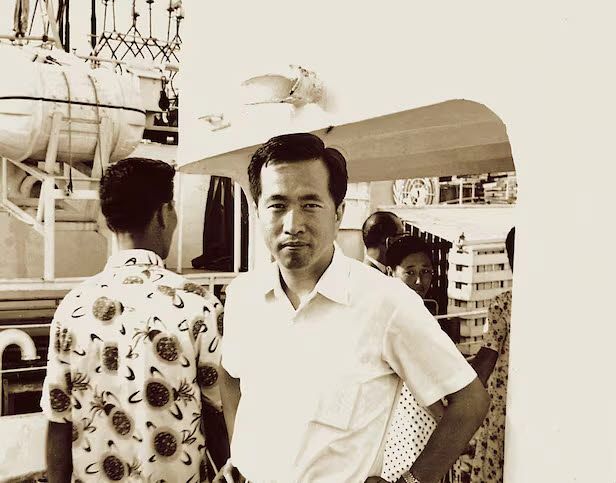 1969년, 서른 다섯의 나이로 동원그룹의 첫 어선인 ‘제31동원호’ 출정식에 참석한 김재철 명예회장의 모습. (사진=동원그룹).