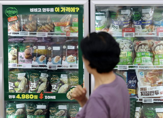 울 시내의 한 대형마트에 CJ 비비고 만두 등 제품이 진열돼 있다. (사진=뉴시스).