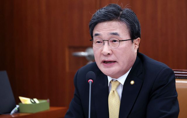 (서울=연합뉴스) 이동해 기자 = 국회 외통위 야당 간사인 국민의힘 김대식 의원이 11일 국회에서 열린 외교통일위원회 전체회의에서 인사말하고 있다.