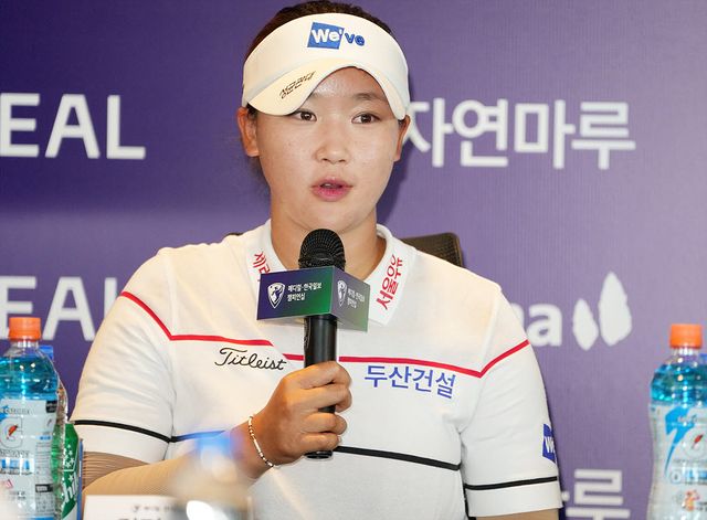 12일 경기도 포천시에 위치한 몽베르CC(파72.예선 6,713yds, 본선 6,713 yds)에서 '메디힐 한국일보 챔피언십'에서 김민솔(두산건설 위브)이 공식 인터뷰하고 있다.