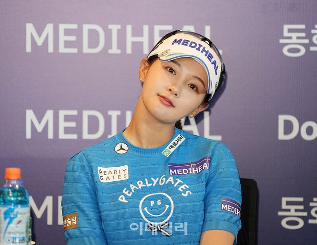 12일 경기도 포천시에 위치한 몽베르CC(파72.예선 6,713yds, 본선 6,713 yds)에서 '메디힐 한국일보 챔피언십'에서 박현경(메디힐)이 공식 인터뷰하고 있다.