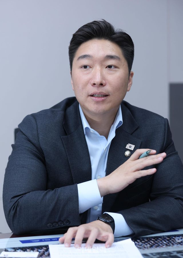 김용만 더불어민주당 의원이 최근 서울 여의도 국회 의원회관에서 이데일리와 인터뷰를 하고 있다. (사진= 노진환 기자)