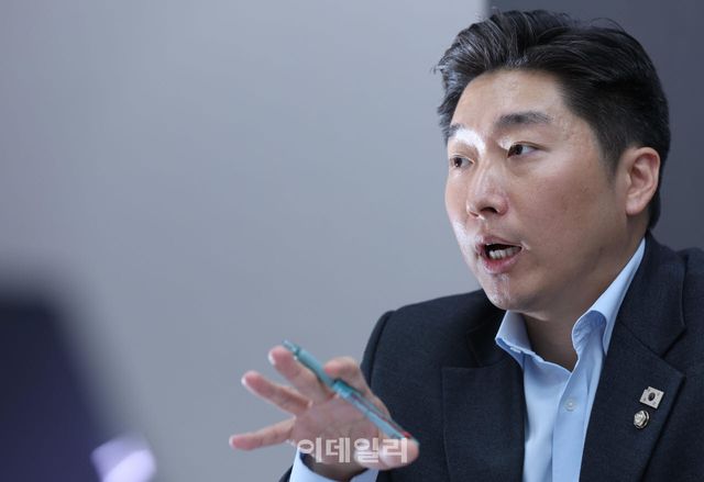 김용만 더불어민주당 의원이 최근 서울 여의도 국회 의원회관에서 이데일리와 인터뷰를 하고 있다. (사진= 노진환 기자)