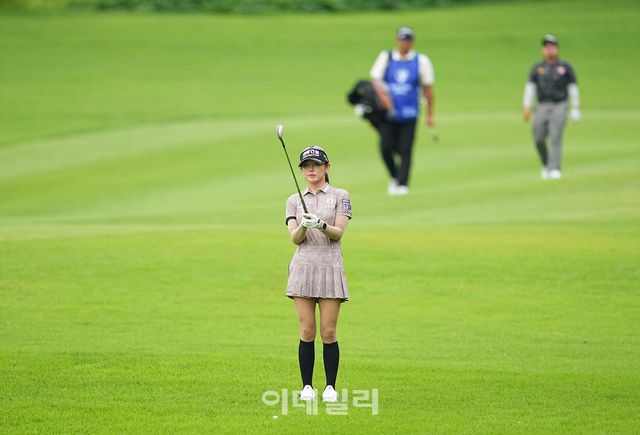 메디힐 한국일보 챔피언십 3라운드 현세린(대방건설) 18번홀에서 경기를 치르고 있다.