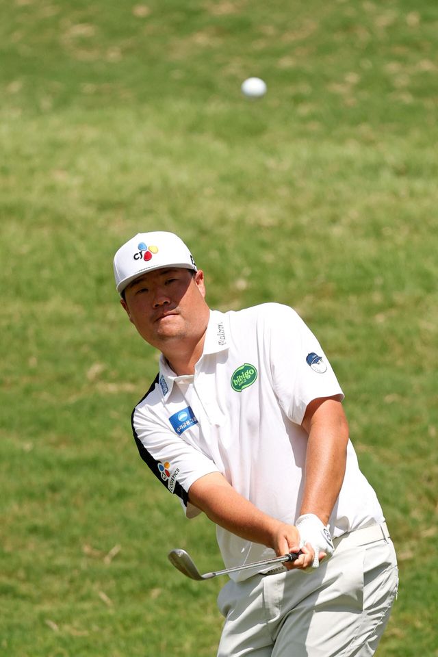 임성재가 PGA 투어 플레이오프 1차전 세인트주드 챔피언십 3라운드 7번홀에서 온그린을 시도하고 있다. (사진=AFPBBNews)