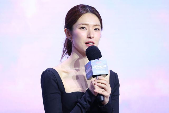 인사말 하는 배우 하영. (사진=연합뉴스)