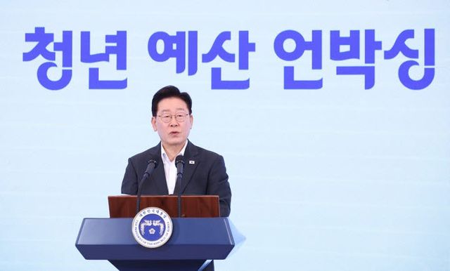 이재명 대통령이 28일 청와대에서 열린 '청년예산 언박싱 2027' 행사에서 발언하고 있다. 이번 행사는 내년도 정부 예산안 발표에 앞서 청년 예산과 주요 사업을 설명하기 위해 마련됐다.(사진=연합뉴스)