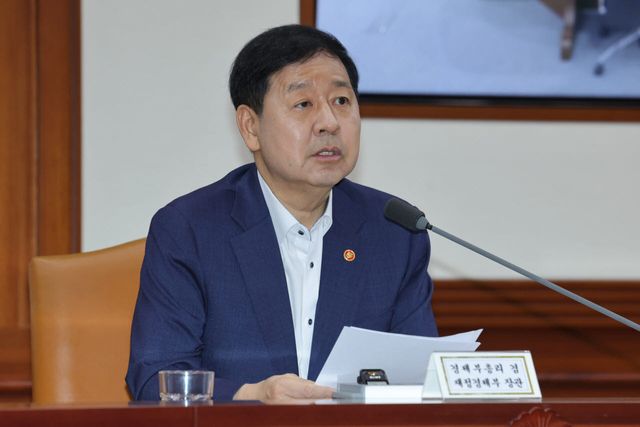 구윤철 부총리 겸 재정경제부 장관이 31일 서울 종로구 정부서울청사에서 열린 비상경제본부회의 겸 경제관계장관회의 겸 민생물가 특별관리 관계장관 TF 회의에서 모두발언을 하고 있다.(사진=연합뉴스)
