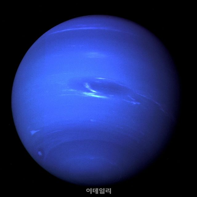 1989년 미국 항공우주국(NASA)의 보이저 2호(Voyager 2)가 태양계의 가장 먼 행성인 해왕성(Neptune)에 근접하기 직전 촬영한 모습(사진=로이터)