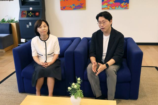 고민정 멀티캠퍼스 CTO(왼쪽)와 김주호 KAIST 전산학부 교수가 서울 강남구 멀티캠퍼스 선릉 강의장에서 이데일리와 인터뷰하고 있다. (사진=멀티캠퍼스)