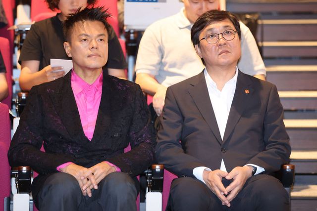 최휘영 문화체육관광부 장관(왼쪽), 박진영 대중위 공동위원장(사진=이데일리DB)