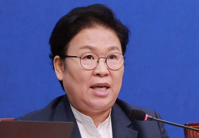 문정복 더불어민주당 최고위원이 10일 국회에서 열린 최고위원회의에 참석해 발언하고 있다.(사진=연합뉴스)